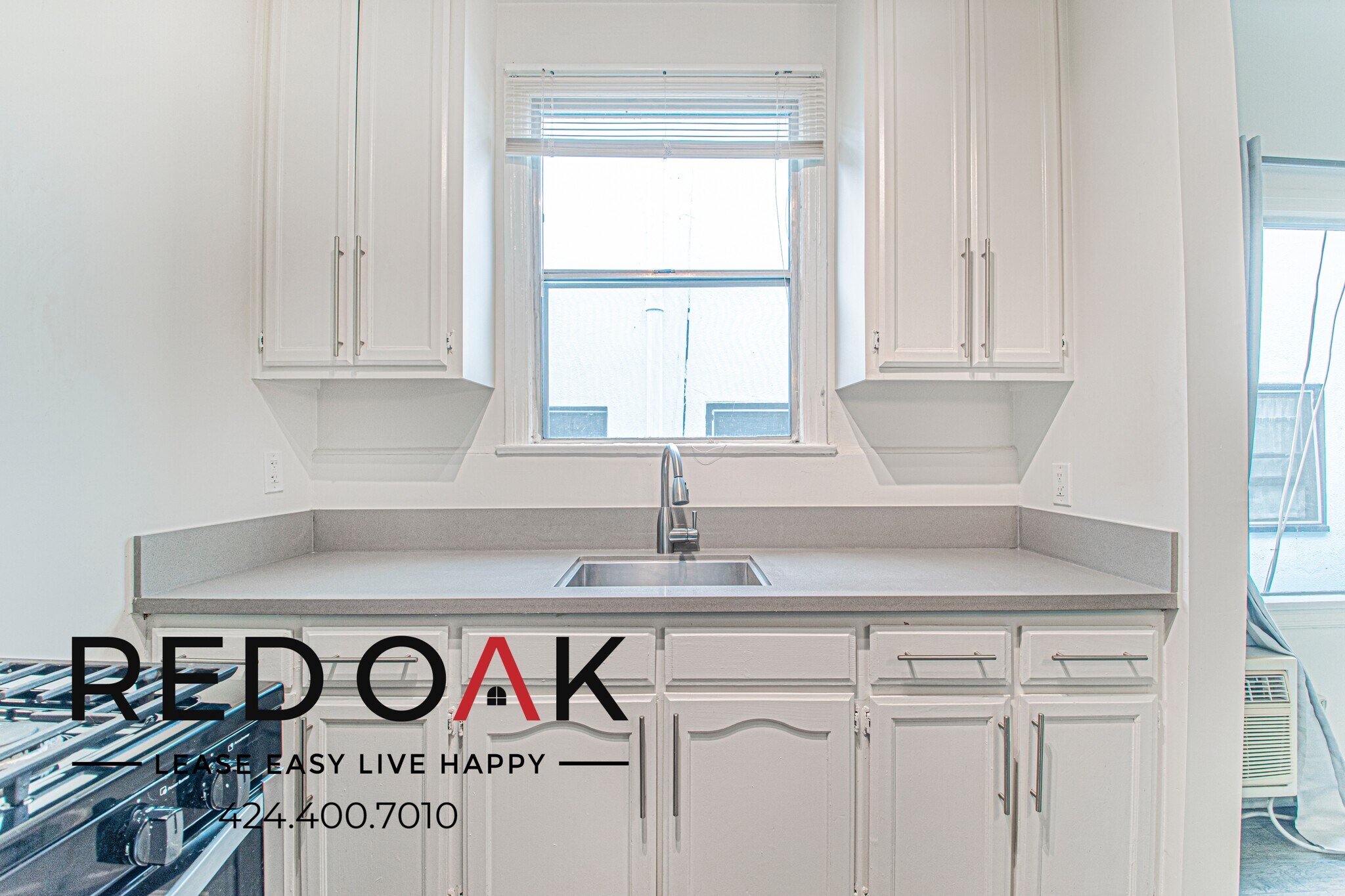 Building Photo - 121 N Kenmore Ave