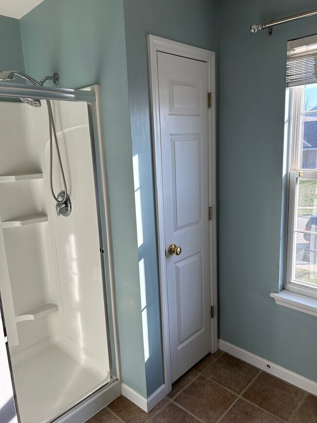 Building Photo - 538 Springhurst Pkwy