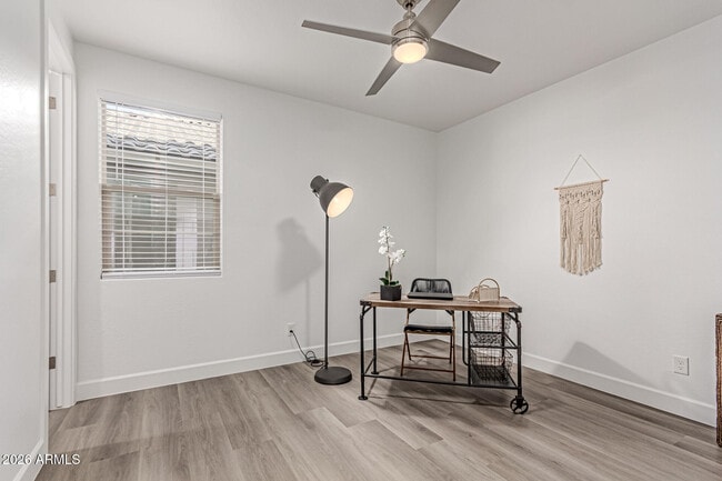 Building Photo - 18455 W Sandlewood Dr