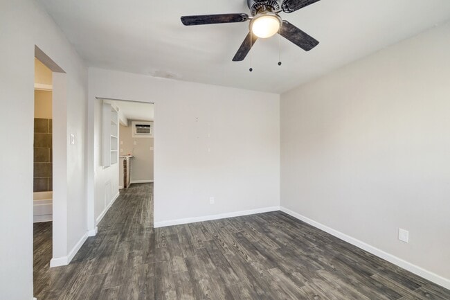 Building Photo - 2322 Dunlavy St