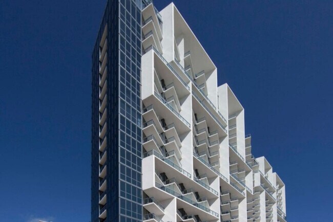 Building Photo - 2201 Collins Ave