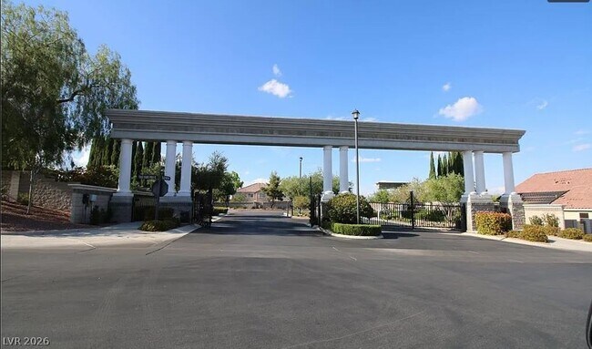 Building Photo - 1520 Vía Cassia