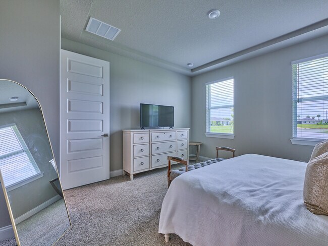 Building Photo - 8960 Dahlia Cir