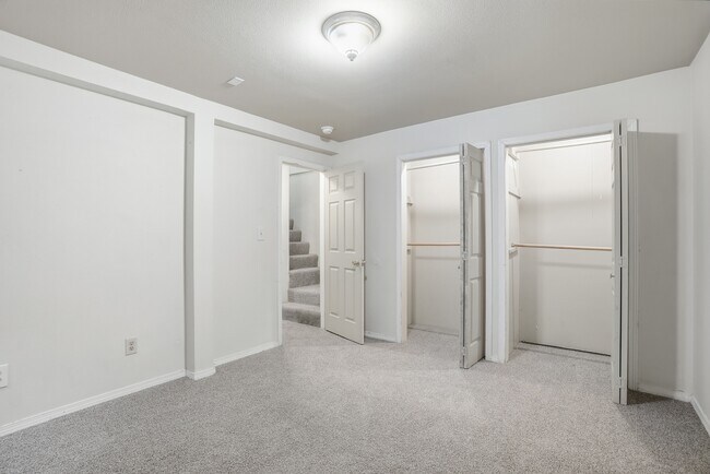 Building Photo - 508 E 19th Ave