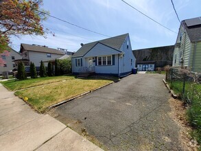Building Photo - 119 Lindegar St