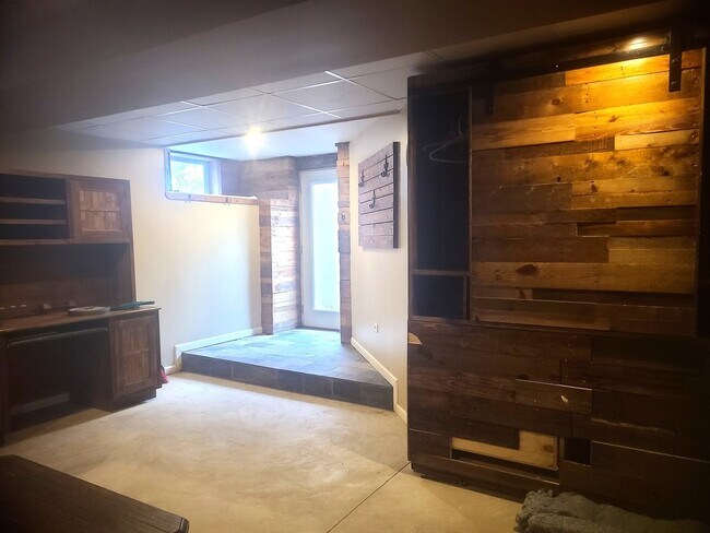 Building Photo - 630 Whitney Ave