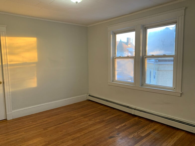 Building Photo - 67 Stanley St