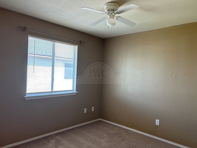 Building Photo - 4402 Golden Gate Dr