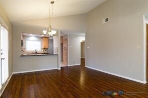 Building Photo - 565 Hunters Glen St
