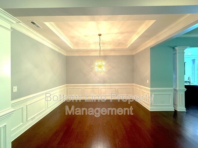 Building Photo - 9006 Blue Ridge Dr
