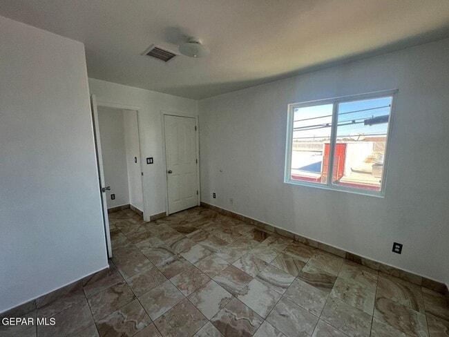 Building Photo - 540 S Yarbrough Dr