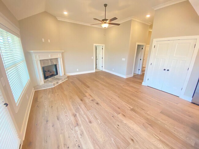 Building Photo - For Lease - 3BR, 2.5BA, 2300sqft home (Gallatin)