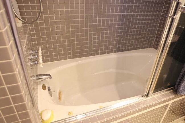 Building Photo - 185 S Myrtle Ave