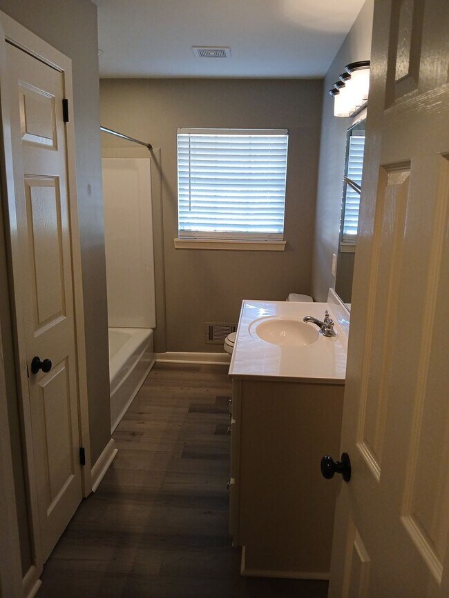 Building Photo - AVAILABLE NOW! MOVE IN READY! CONTACT US T...