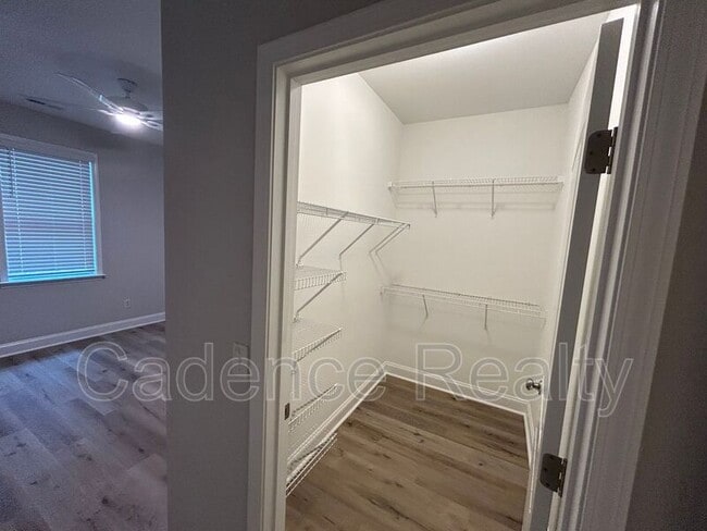 Building Photo - 4904 Maple Ave