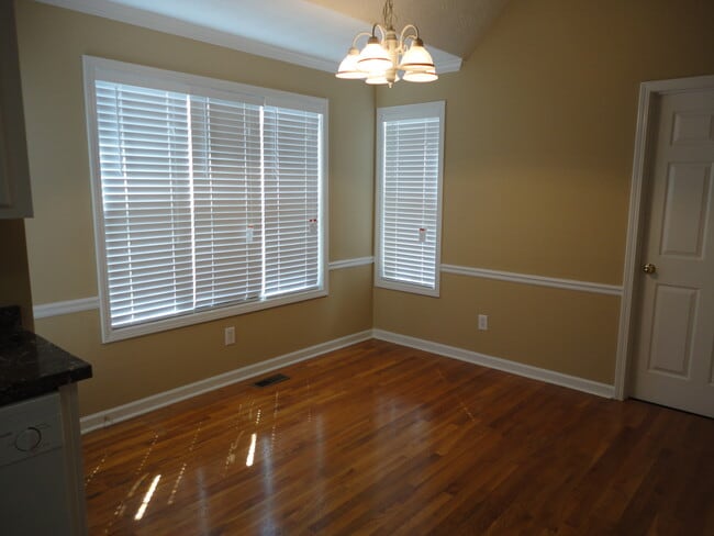 Building Photo - 2700 Kingstream Way SW