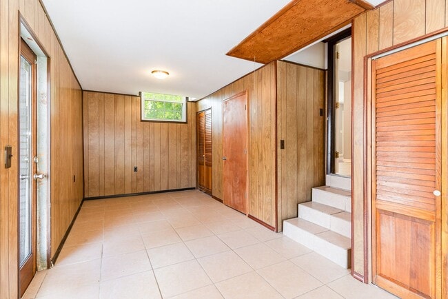 Building Photo - Classic Mid-Century Ranch Charlotte Park Available!