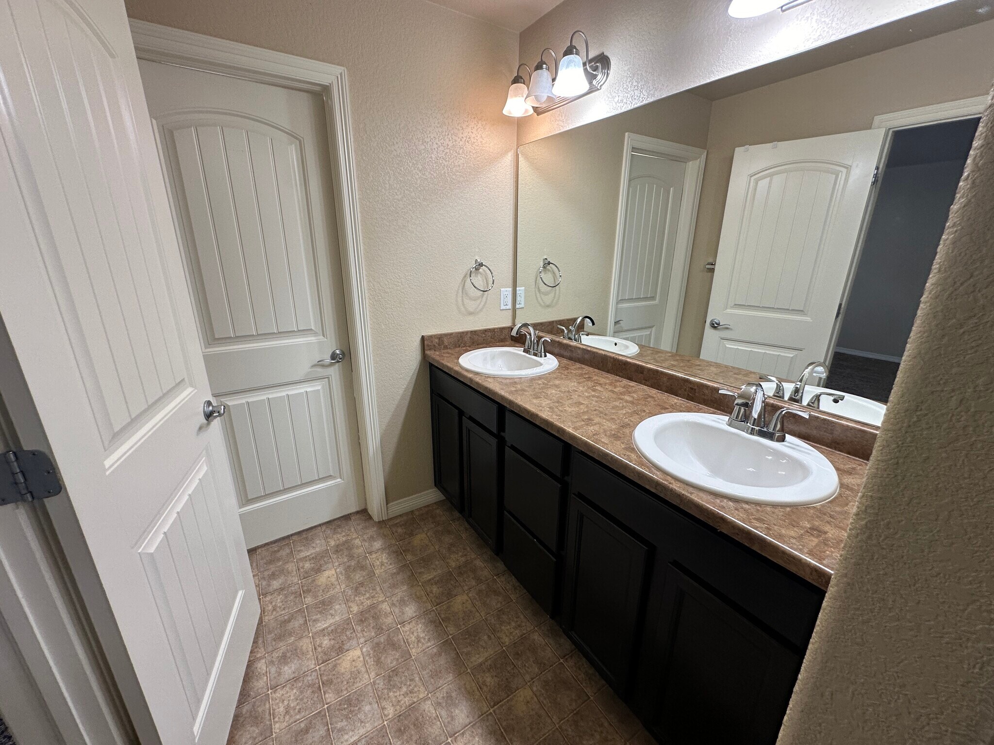 Building Photo - 8043 Pinfeather Dr