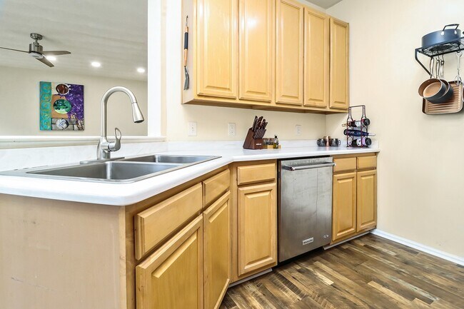 Building Photo - 5304 Summer Crescent