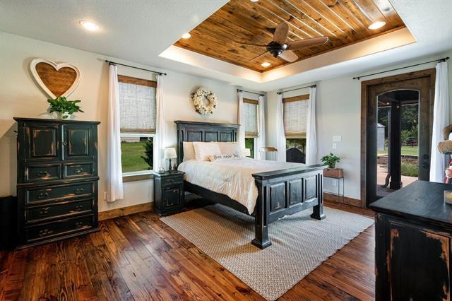 Building Photo - 6696 Paradise Dr