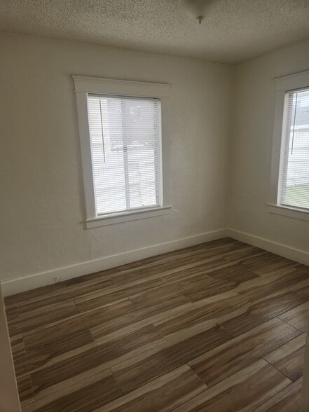 Bedoom - 828 E 10th St