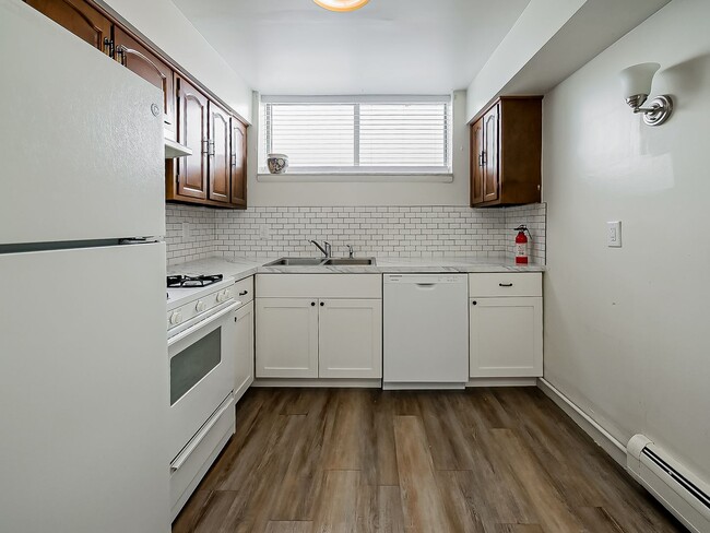 Building Photo - Easy Living in White Lake – 1 Bed with Smart Layout!