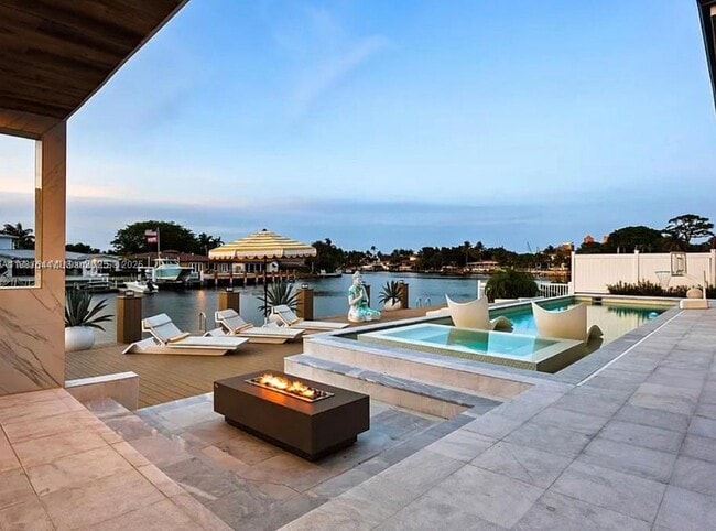 Building Photo - 2225 NE 19th St