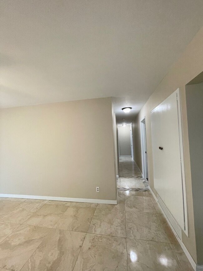 Building Photo - Stunning 4+2 West Hills Home Completely Redone!