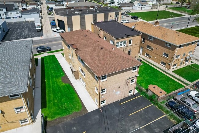Building Photo - 2608 St Charles Rd