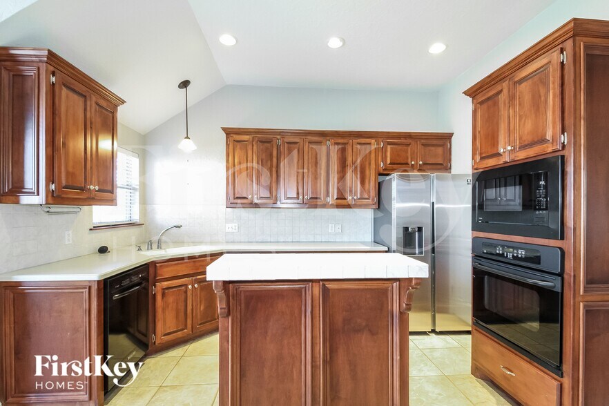 Building Photo - 3113 Highland Glen