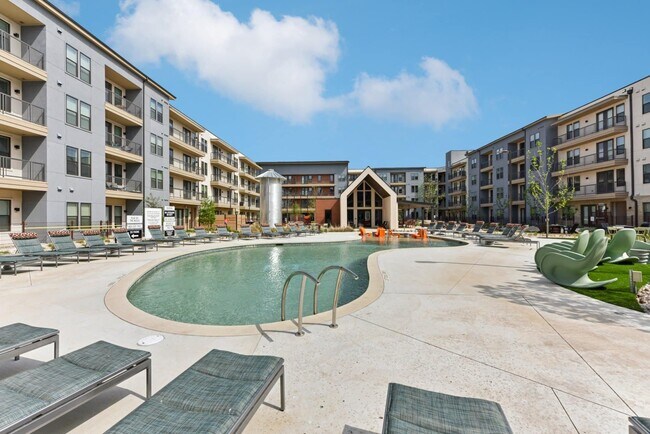 Building Photo - 2210 Lynnbrook Dr