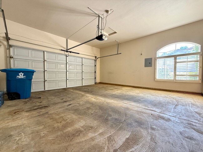 Building Photo - Grand 3 bedroom home with lake and golf course views located in Resort Villas ready to be your pa...