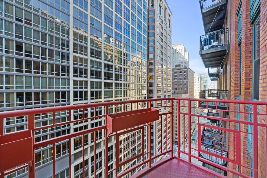 Building Photo - 208 W Washington St