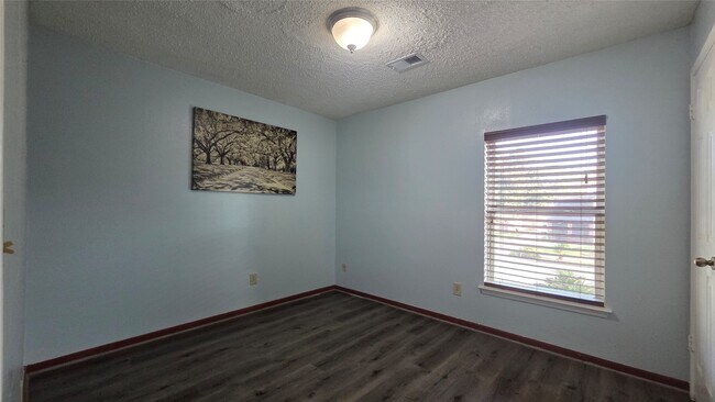 Building Photo - 15006 Delbarton Dr