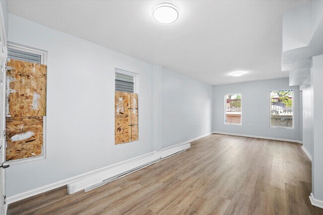 Building Photo - 2230 W 24th St