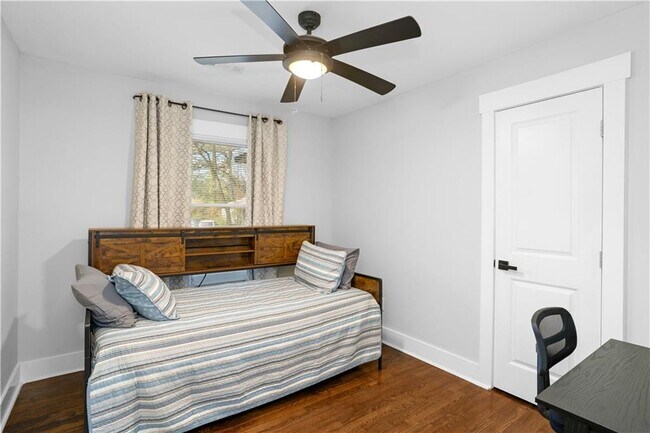 Building Photo - 1934 Pinedale Pl