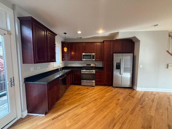 Building Photo - 7006 W Medill Ave