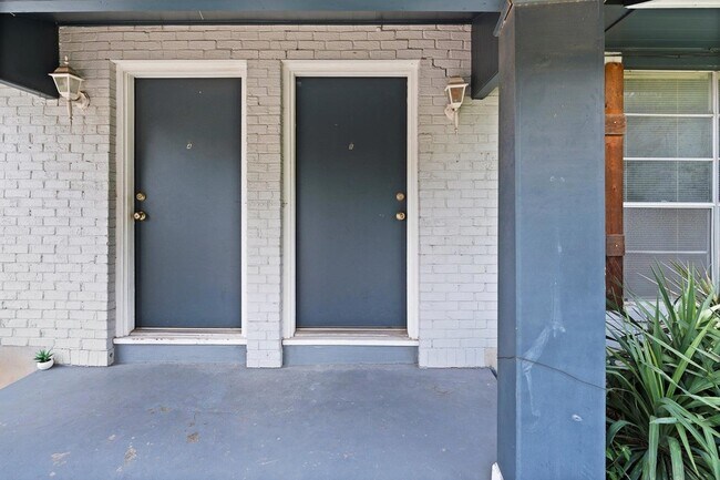 Building Photo - 2712 St Edwards Cir