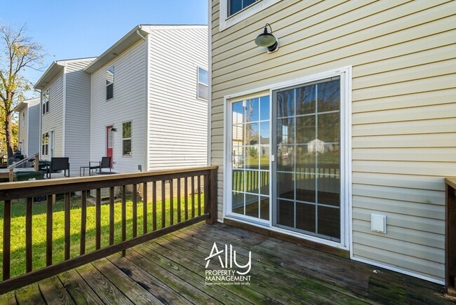 Building Photo - 409 S Magnolia Ave