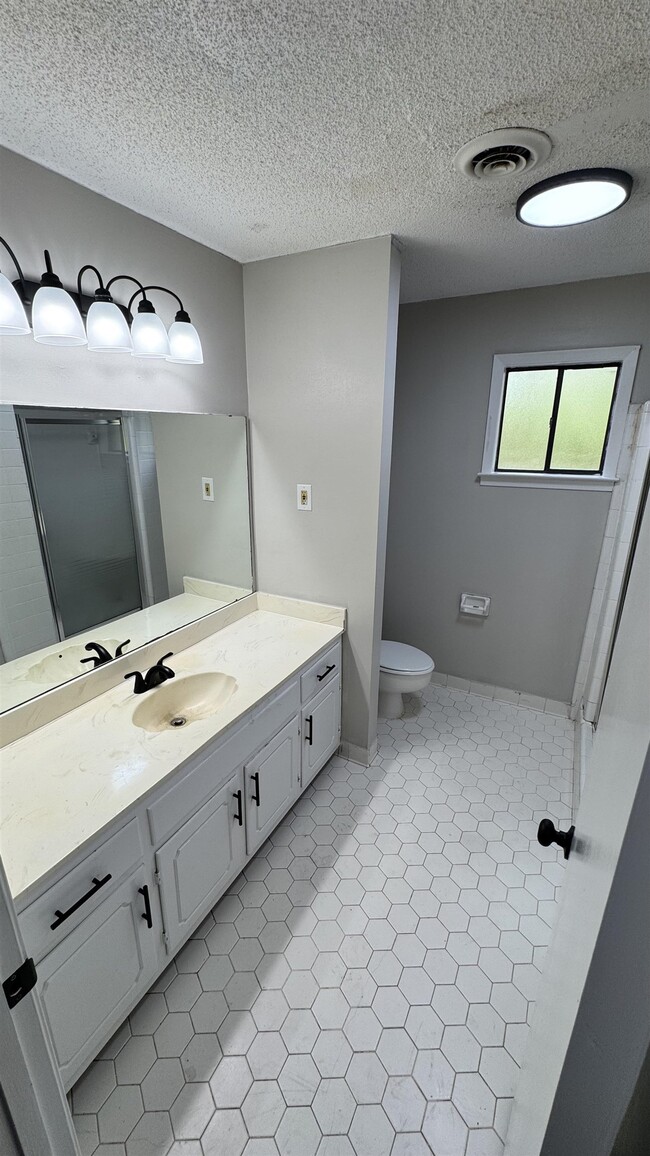 Building Photo - 2302 Hawksmoor Pl