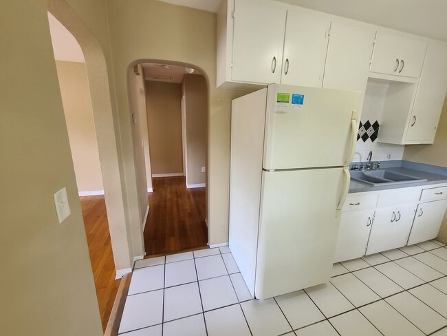 Building Photo - Three Bedroom One Bathroom House