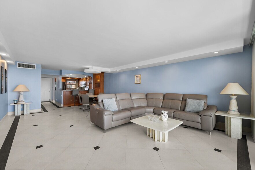 Building Photo - 511 Bayshore Dr