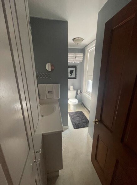 Bathroom - 320 Gay St