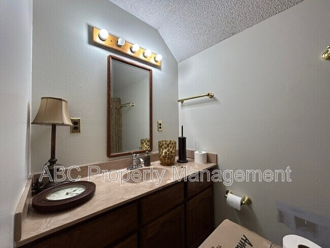 Building Photo - 4084 N Lexington Ln