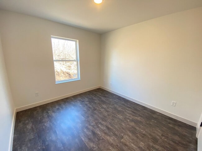 Building Photo - AVAILABLE JUNE - New Construction 3 Bed, 2 Bath Home....Perfect Location!