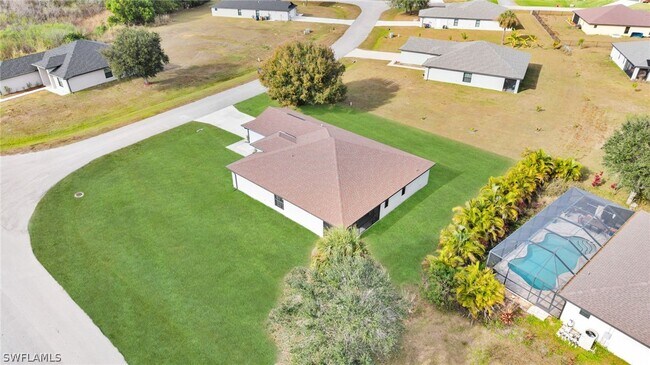 Building Photo - 569 Croydon Ave S