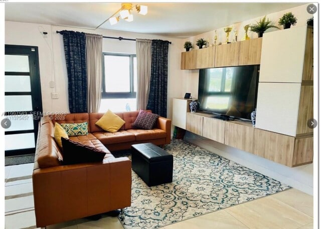 Building Photo - 721 SW 69th Ave