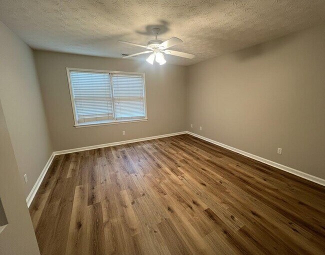 Building Photo - 462 Peachtree Ridge Dr NW