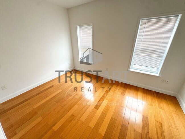 Building Photo - 2329 S 15th St