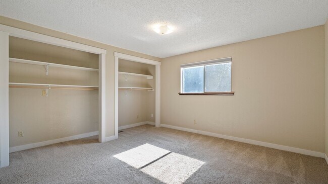 Building Photo - Charming 4-Bedroom Home with Garden – Available for Rent or Sale!